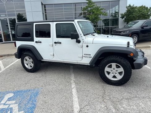 Used 2018 Jeep Wrangler Unlimited Sport S AWD/4WD image 34