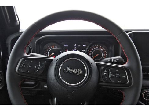 Used 2024 Jeep Gladiator Rubicon w/ Technology Group image 16
