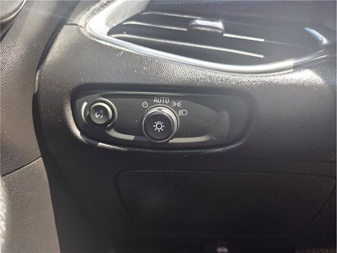 Used 2016 Chevrolet Malibu Premier FWD image 17
