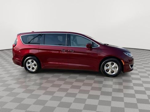 Used 2018 Chrysler Pacifica Touring Plus image 11