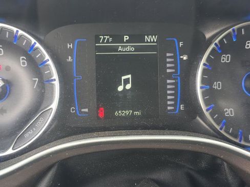 Used 2022 Chrysler Voyager LX FWD image 6