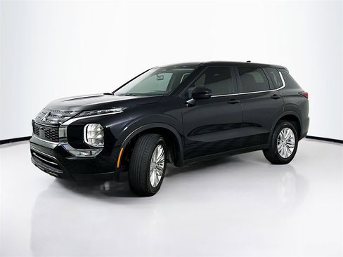 Used 2024 Mitsubishi Outlander ES image 2