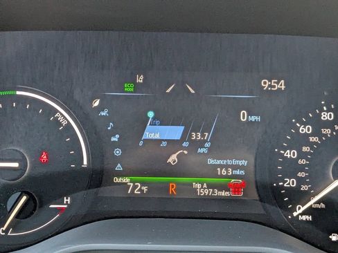 Used 2026 Toyota Sienna XLE FWD image 26