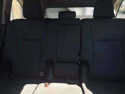 Used 2017 Toyota Highlander LE image 13