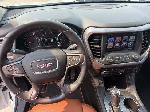 Used 2018 GMC Acadia SLT w/ LPO, Protection Package AWD/4WD image 13