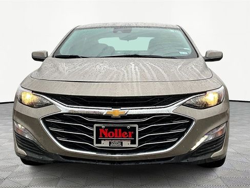 Used 2025 Chevrolet Malibu LT image 3
