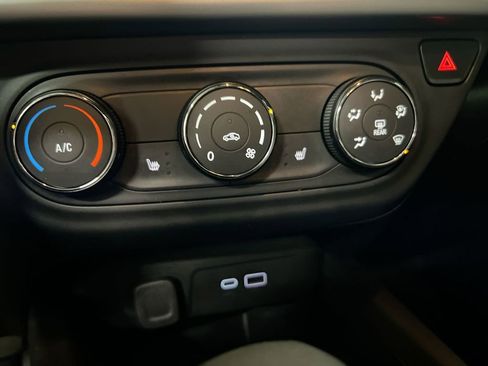 Used 2025 Chevrolet Trax RS image 16