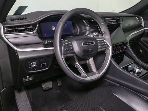 Used 2024 Jeep Grand Cherokee Limited w/ Luxury Tech Group II AWD/4WD image 23