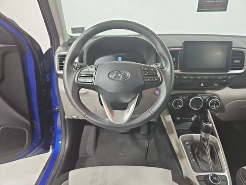 Certified 2025 Hyundai Venue SEL FWD image 15