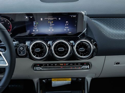 New 2026 Mercedes-Benz GLA 250 4MATIC image 11