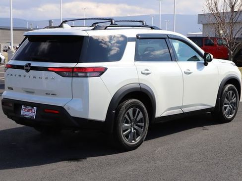 Used 2022 Nissan Pathfinder SV image 6