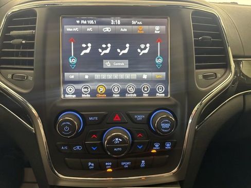 Used 2018 Jeep Grand Cherokee Overland image 16