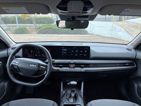 Used 2025 Kia K4 LXS image 32