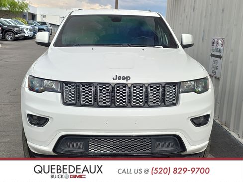 Used 2017 Jeep Grand Cherokee Altitude image 2