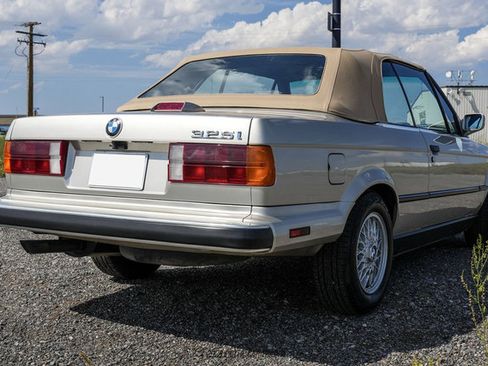 Used 1987 BMW 325i Convertible RWD image 18