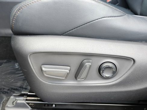 Used 2021 Toyota Venza Limited w/ Advanced Technology Package image 6