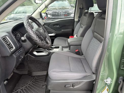 Used 2024 Nissan Frontier SV w/ SV Convenience Package AWD/4WD image 9