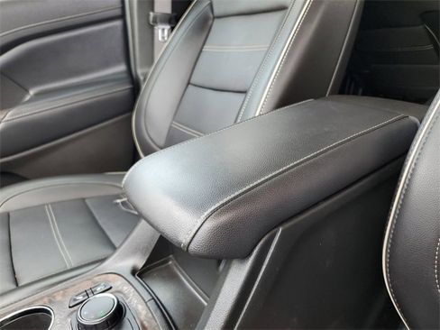 Used 2021 GMC Acadia Denali w/ Denali Technology Package image 28