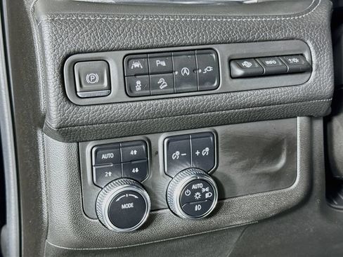Used 2021 GMC Yukon Denali w/ LPO, Illumination Package AWD/4WD image 26