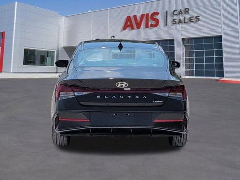 Used 2025 Hyundai Elantra Limited FWD image 7