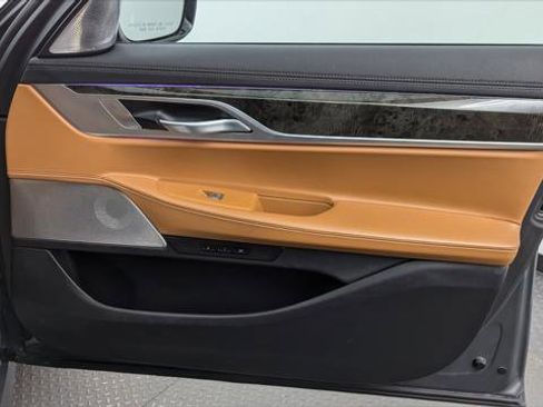 Used 2021 BMW 740i xDrive w/ Autobahn Package image 22