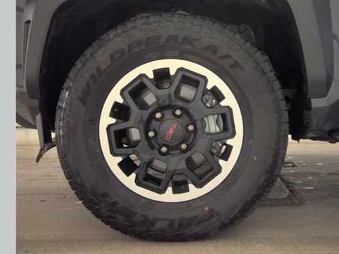 Used 2025 Toyota 4Runner TRD Off-Road image 18