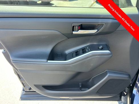 Used 2024 Toyota Highlander XSE FWD image 4