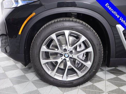 New 2025 BMW X5 xDrive50e w/ Premium Package image 19