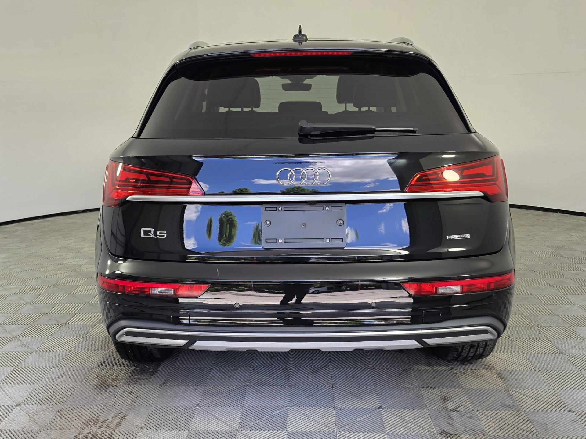 Certified 2024 Audi Q5 Premium AWD/4WD image 6