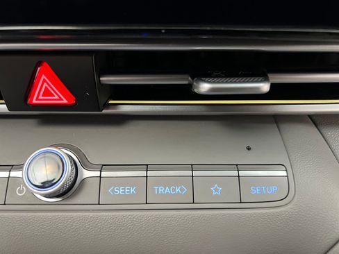 Used 2024 Hyundai Elantra SEL image 46