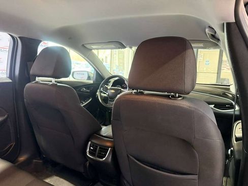 Used 2025 Chevrolet Malibu LT image 40