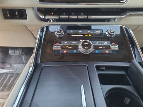 Used 2018 Lincoln Navigator Reserve w/ Technology Package AWD/4WD image 25