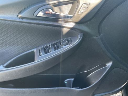 Used 2024 Chevrolet Malibu LT image 18