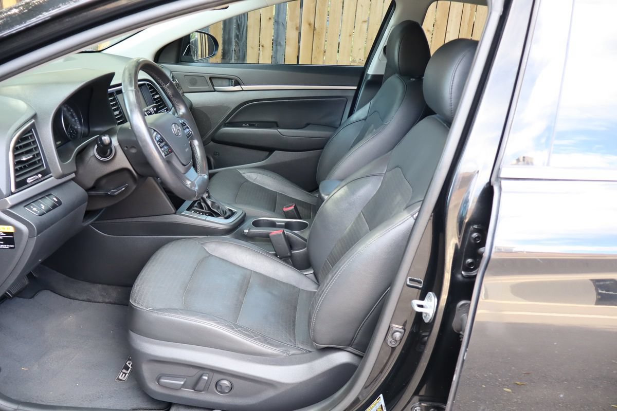 Used 2017 Hyundai Elantra Limited w/ Limited Tech Package 04 FWD image 19