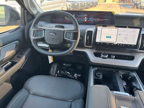 New 2026 Ford Expedition Active image 15