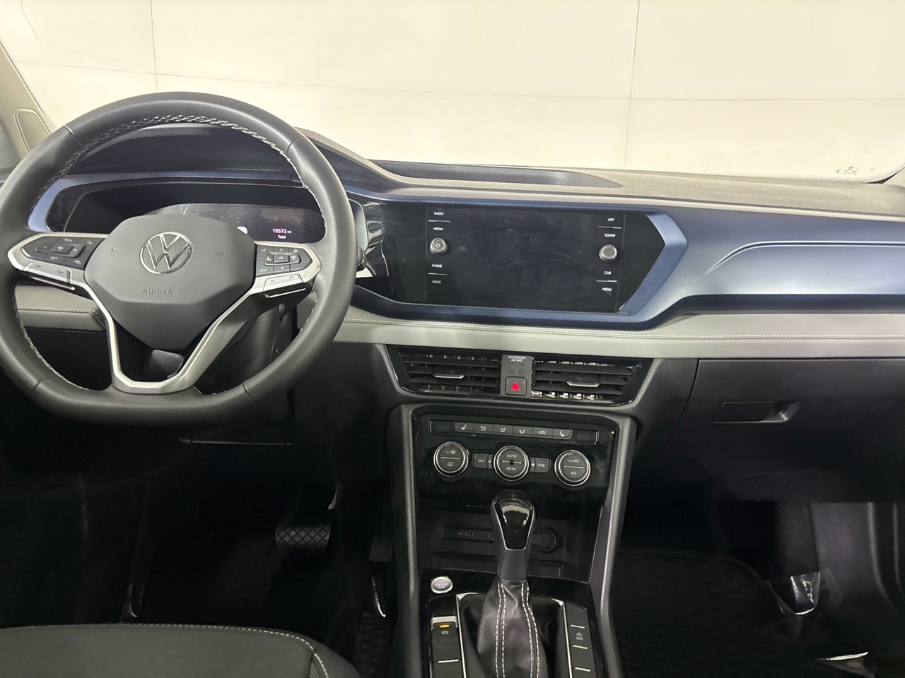 Used 2024 Volkswagen Taos SE w/ Panoramic Sunroof Package AWD/4WD image 26