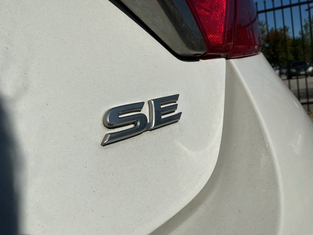 Used 2017 Toyota Camry SE FWD image 9