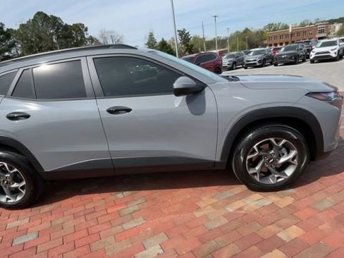 Used 2025 Chevrolet Trax LT w/ Driver Confidence Package image 2