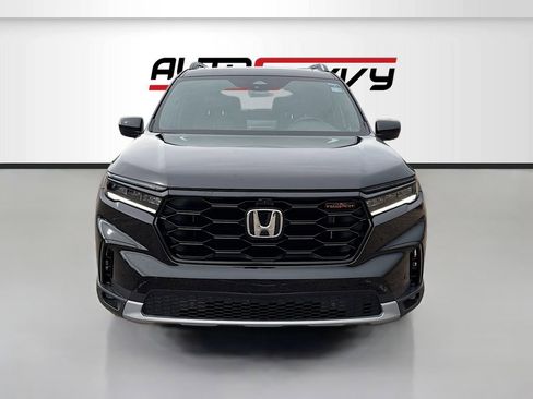 Used 2025 Honda Pilot TrailSport image 2
