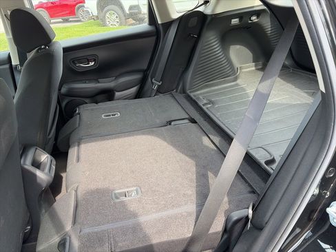 Used 2023 Honda HR-V LX image 8