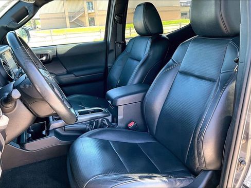 Used 2021 Toyota Tacoma TRD Sport w/ TRD Premium Sport Package AWD/4WD image 23