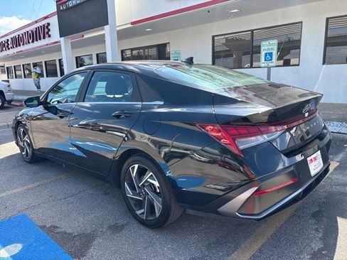 Used 2024 Hyundai Elantra Limited image 4