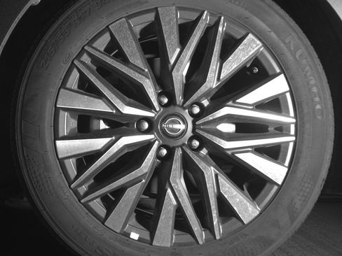 Used 2025 Nissan Altima 2.5 SV FWD image 12