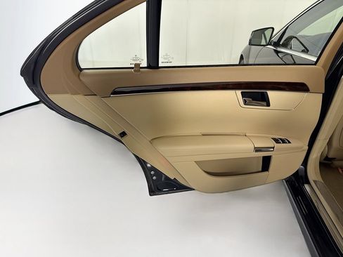 Used 2011 Mercedes-Benz S 550 4MATIC image 26