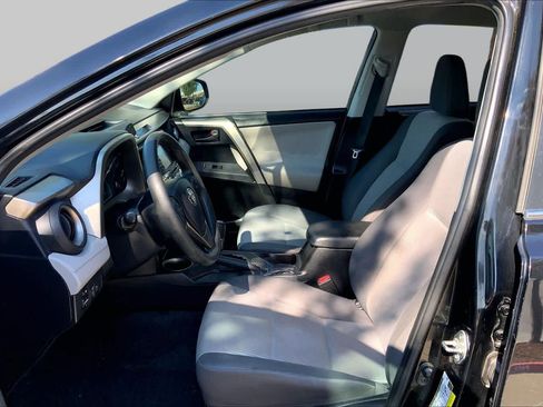 Used 2015 Toyota RAV4 LE FWD image 8