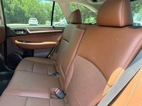 Used 2018 Subaru Outback 3.6R Touring AWD/4WD image 11