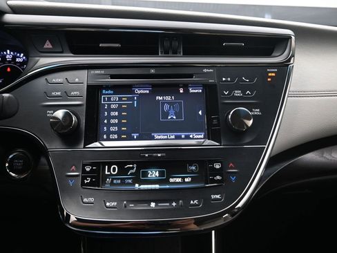 Used 2016 Toyota Avalon Limited image 8