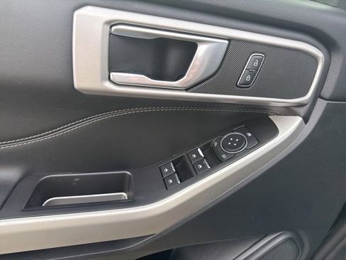 Certified 2022 Ford Explorer XLT w/ Equipment Group 202A image 7