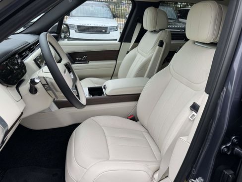Certified 2025 Land Rover Range Rover SE image 22