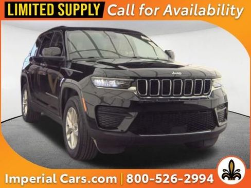 Used 2023 Jeep Grand Cherokee Laredo w/ Trailer Tow Prep Group (B) AWD/4WD image 1